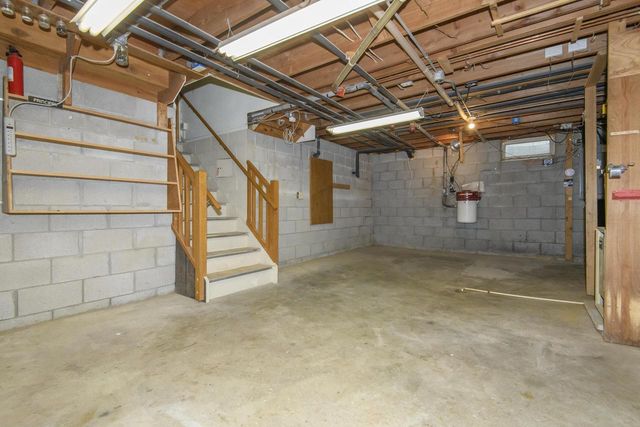 N47W27080 Greenhill COURT, Pewaukee, WI 53072