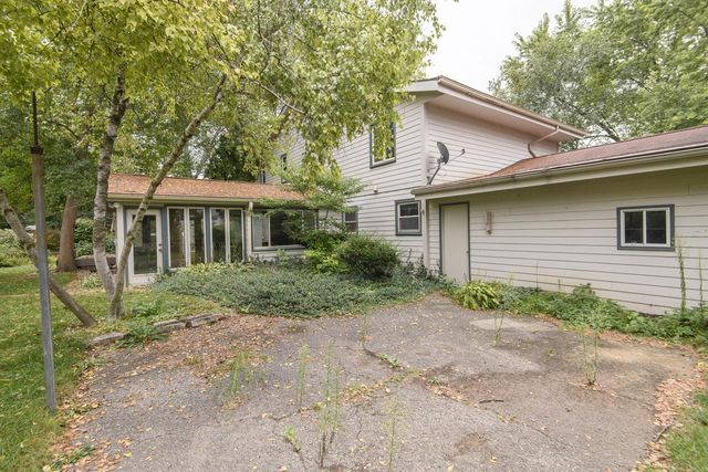 N47W27080 Greenhill COURT, Pewaukee, WI 53072