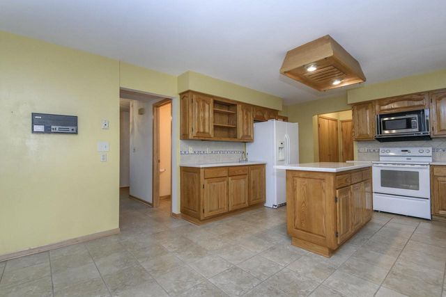 N47W27080 Greenhill COURT, Pewaukee, WI 53072