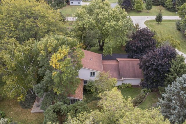 N47W27080 Greenhill COURT, Pewaukee, WI 53072