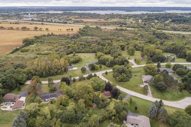 N47W27080 Greenhill COURT, Pewaukee, WI 53072