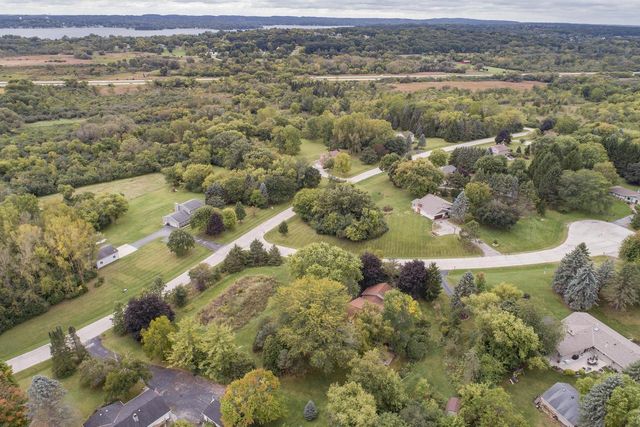 N47W27080 Greenhill COURT, Pewaukee, WI 53072