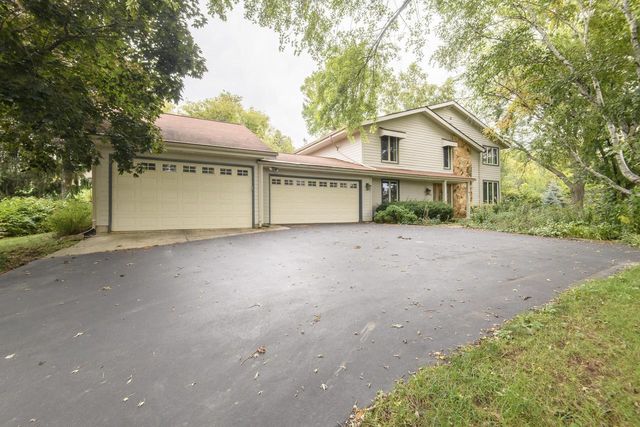 N47W27080 Greenhill COURT, Pewaukee, WI 53072