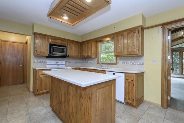 N47W27080 Greenhill COURT, Pewaukee, WI 53072