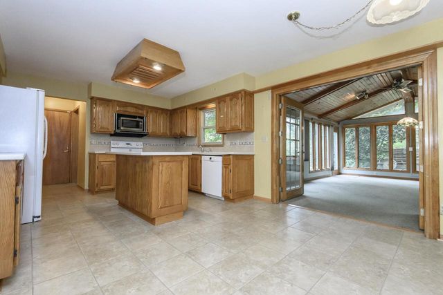N47W27080 Greenhill COURT, Pewaukee, WI 53072