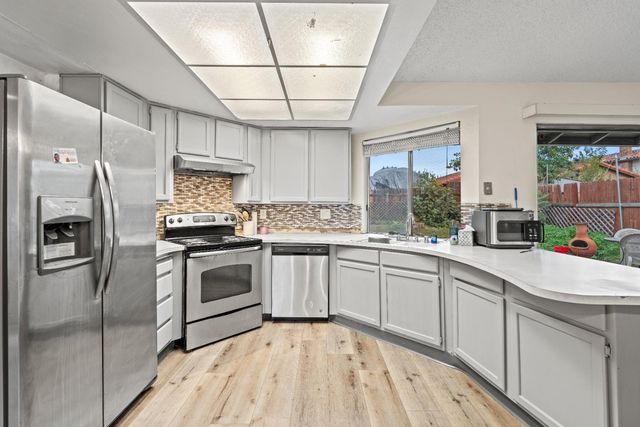 2962 Davenport Way, Sacramento, CA 95833