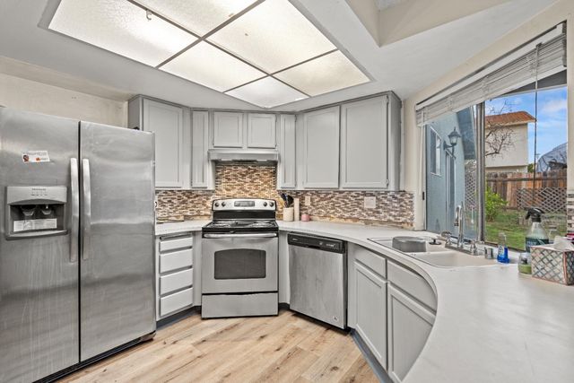 2962 Davenport Way, Sacramento, CA 95833