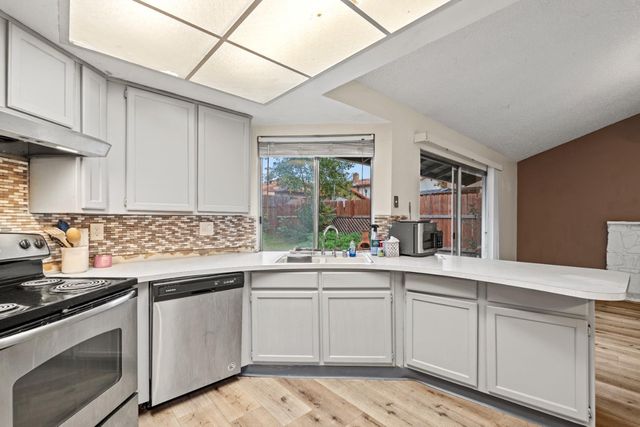 2962 Davenport Way, Sacramento, CA 95833