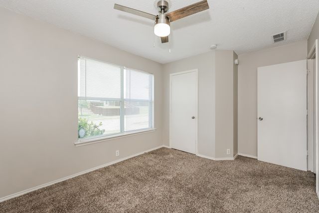 1600 Shady Shores Drive, Glenn Heights, TX 75154