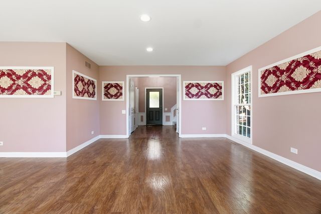 192 W Fox Hill Drive, Buffalo Grove, IL 60089