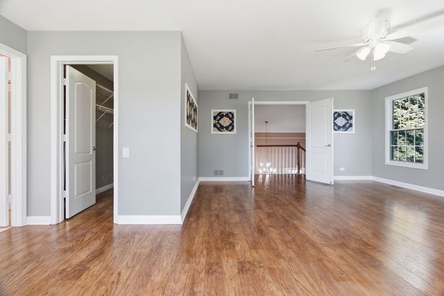 192 W Fox Hill Drive, Buffalo Grove, IL 60089