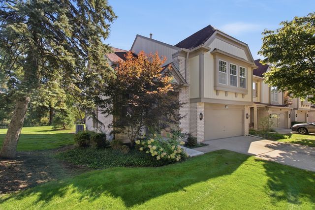 192 W Fox Hill Drive, Buffalo Grove, IL 60089
