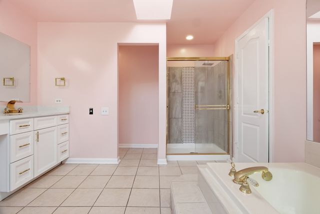 192 W Fox Hill Drive, Buffalo Grove, IL 60089
