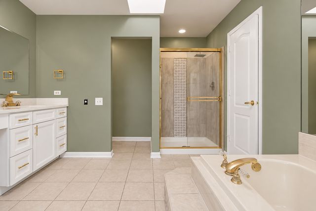 192 W Fox Hill Drive, Buffalo Grove, IL 60089