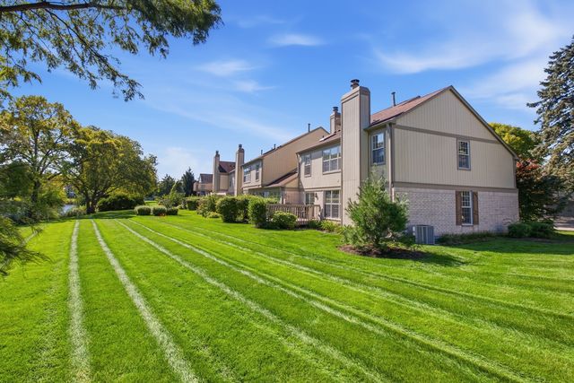 192 W Fox Hill Drive, Buffalo Grove, IL 60089