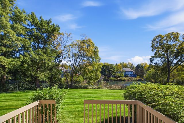 192 W Fox Hill Drive, Buffalo Grove, IL 60089