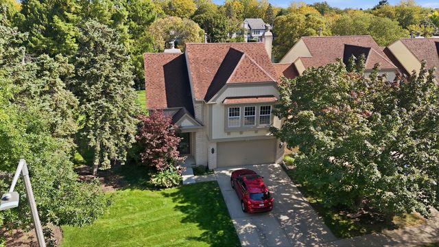 192 W Fox Hill Drive, Buffalo Grove, IL 60089