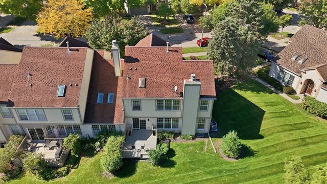 192 W Fox Hill Drive, Buffalo Grove, IL 60089