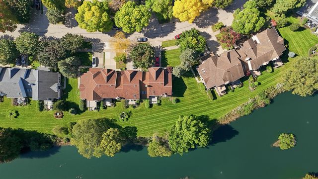 192 W Fox Hill Drive, Buffalo Grove, IL 60089