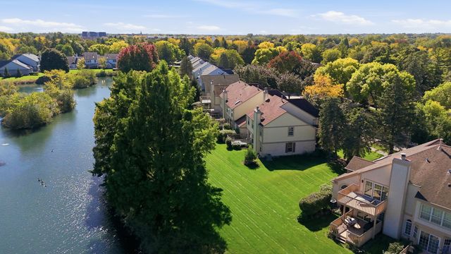 192 W Fox Hill Drive, Buffalo Grove, IL 60089