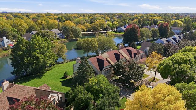 192 W Fox Hill Drive, Buffalo Grove, IL 60089