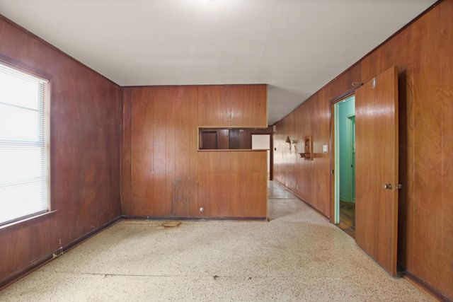 1007 Kimbro ST, Taylor, TX 76574