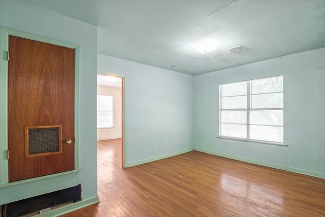 1007 Kimbro ST, Taylor, TX 76574