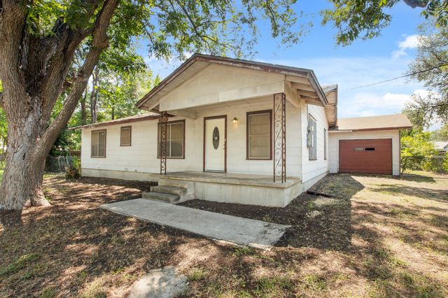 1007 Kimbro ST, Taylor, TX 76574