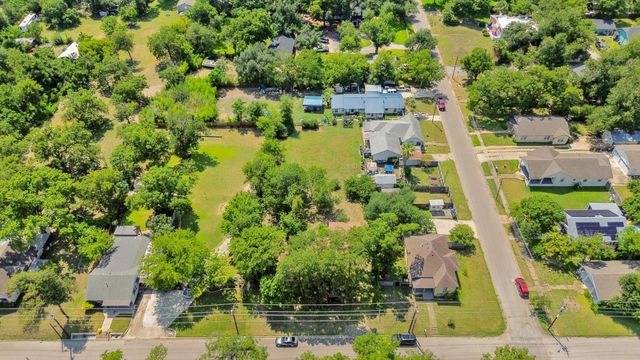 1007 Kimbro ST, Taylor, TX 76574