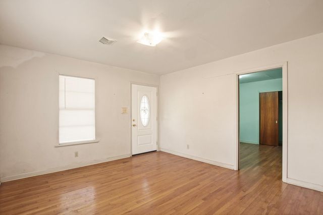 1007 Kimbro ST, Taylor, TX 76574