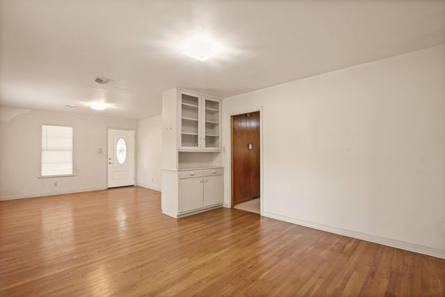 1007 Kimbro ST, Taylor, TX 76574