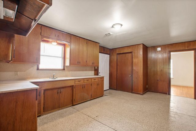 1007 Kimbro ST, Taylor, TX 76574