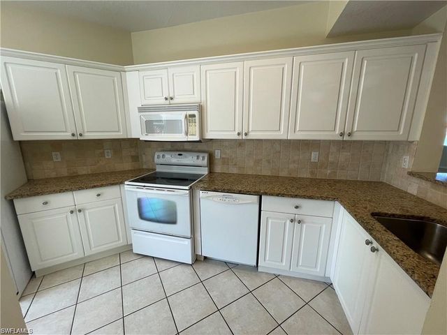 6368 Huntington Lakes CIR 102, Naples, FL 34119