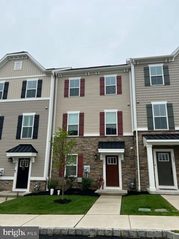 602 HOLYWELL DR, Malvern, PA 19355