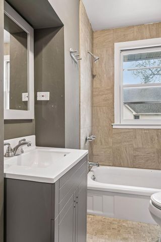 794 Randolph Avenue, Saint Paul, MN 55102