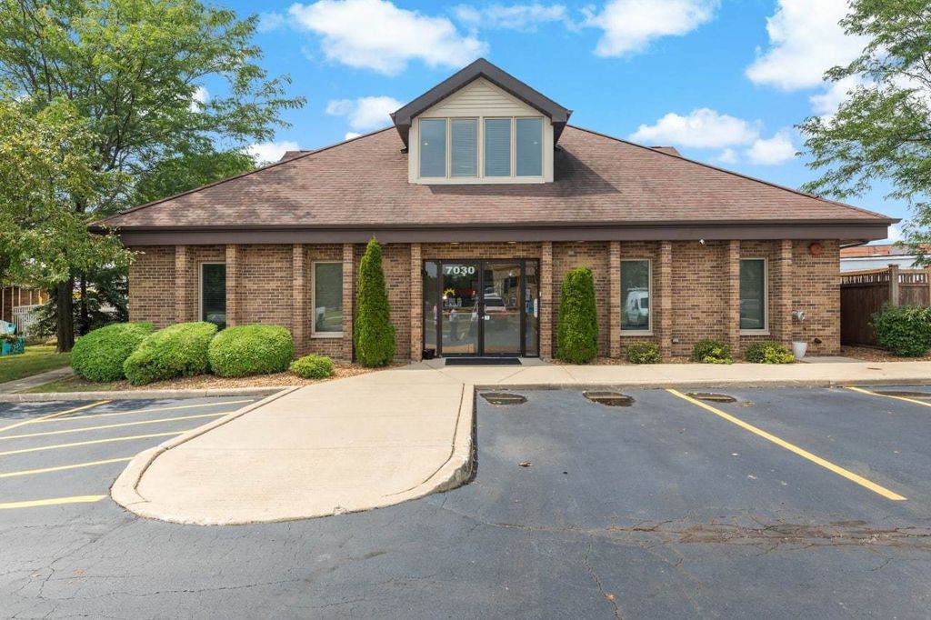 7030 Centennial Drive, Tinley Park, IL 60477