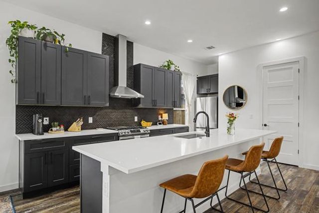 1006 4th ST, Lockhart, TX 78644