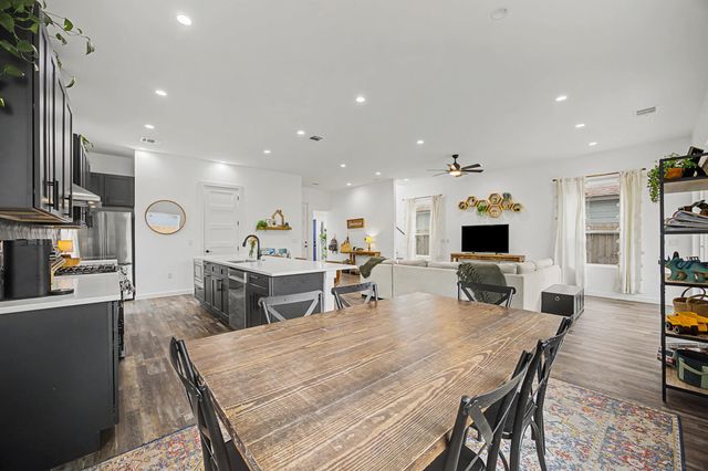 1006 4th ST, Lockhart, TX 78644