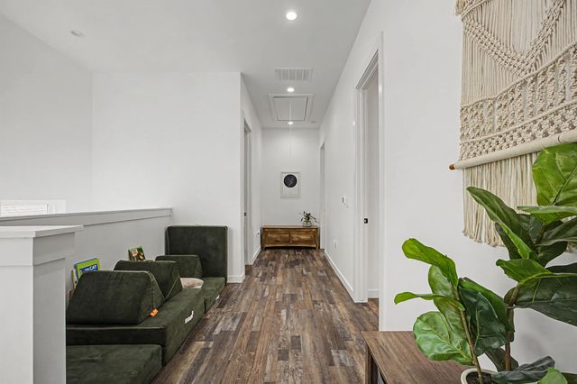 1006 4th ST, Lockhart, TX 78644