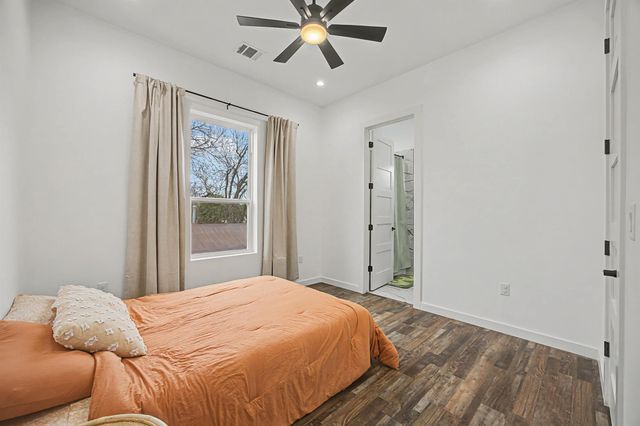 1006 4th ST, Lockhart, TX 78644