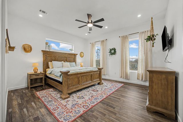 1006 4th ST, Lockhart, TX 78644