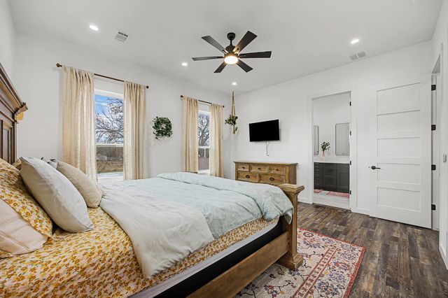 1006 4th ST, Lockhart, TX 78644