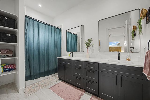 1006 4th ST, Lockhart, TX 78644