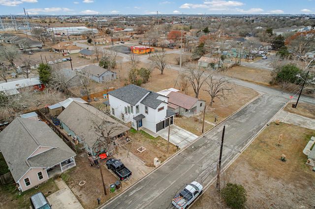 1006 4th ST, Lockhart, TX 78644