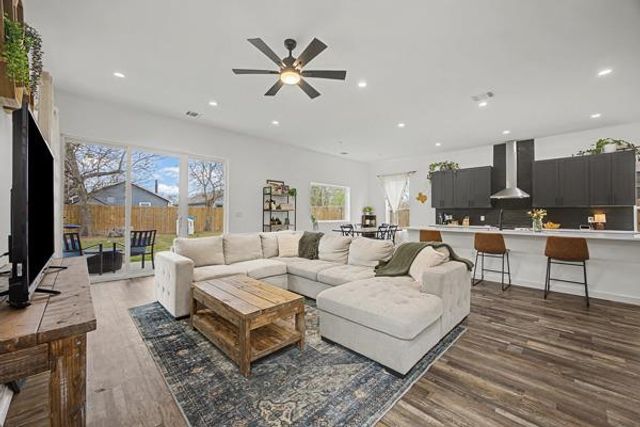 1006 4th ST, Lockhart, TX 78644