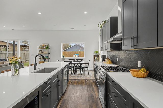 1006 4th ST, Lockhart, TX 78644