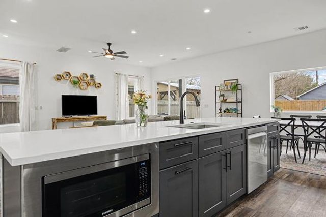 1006 4th ST, Lockhart, TX 78644