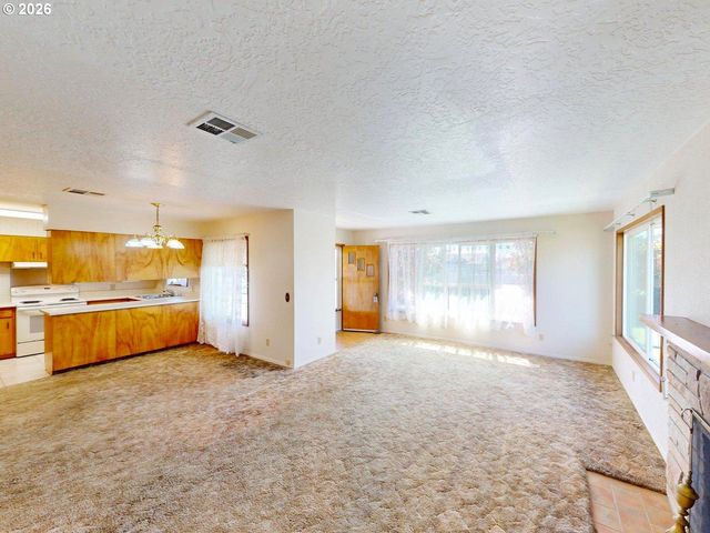 422 BUENA VISTA Loop, Brookings, OR 97415
