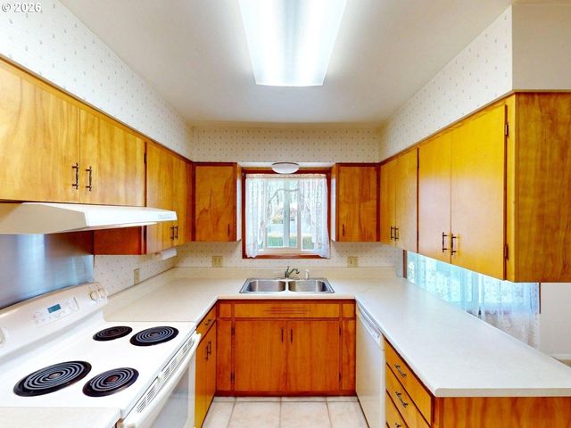 422 BUENA VISTA Loop, Brookings, OR 97415