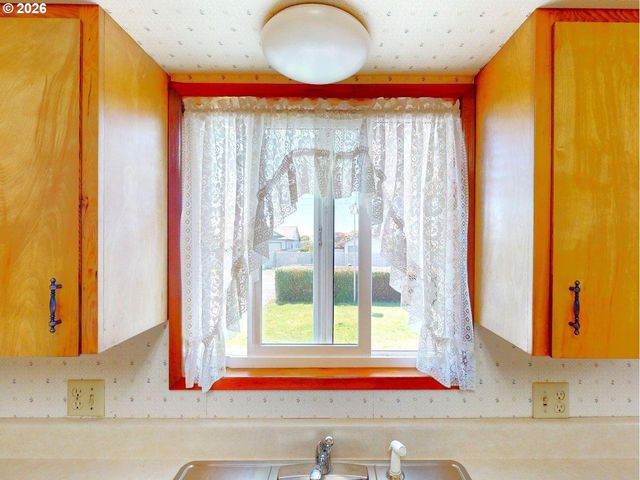 422 BUENA VISTA Loop, Brookings, OR 97415